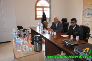 الأستاذ مصطفى بن عطاء الله يعرض مؤلفه الجديد المعنون بـ : ” تعريف الأبناء والأحفاد بتاريخ البيرين وعرش الميعاد ” بالمكتبة العمومية للمطالعة بالبيرين.