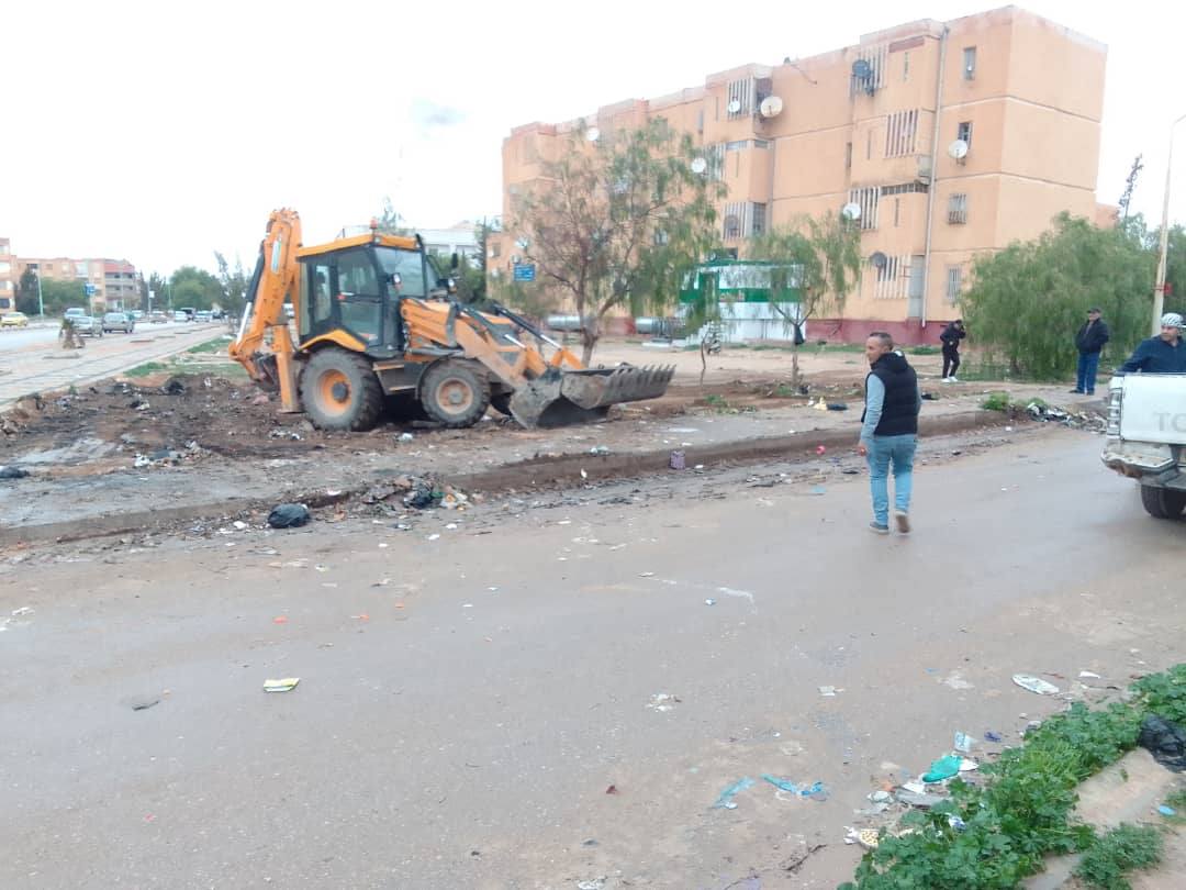 عين وسارة : مواصلة حملات النظافة عبر مختلف أحياء المدينة